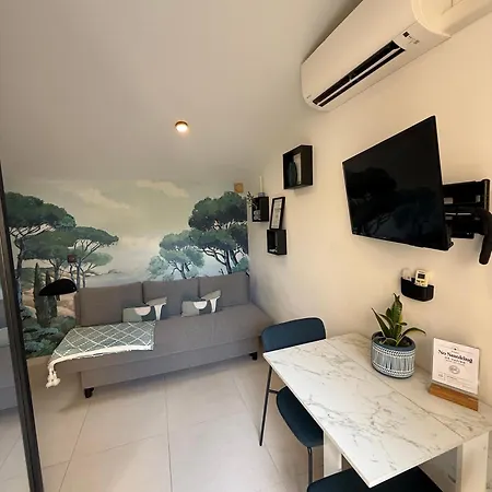 Διαμέρισμα Coastal Gem - Private Parking & Air Conditioning *