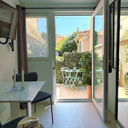Coastal Gem - Private Parking & Air Conditioning