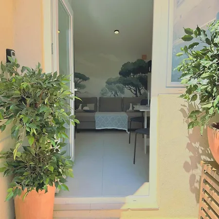 Coastal Gem - Private Parking & Air Conditioning